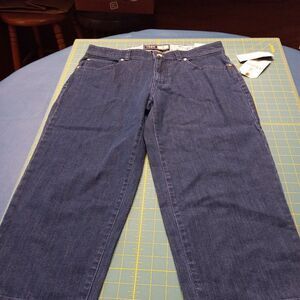 NWT IZOD Just Right Crop pants